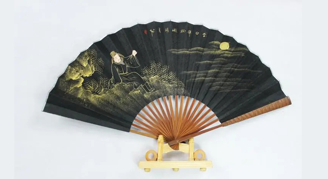 折扇扇骨發(fā)霉了怎么辦？霉博士來告訴你如何還你一把優(yōu)雅的折扇！