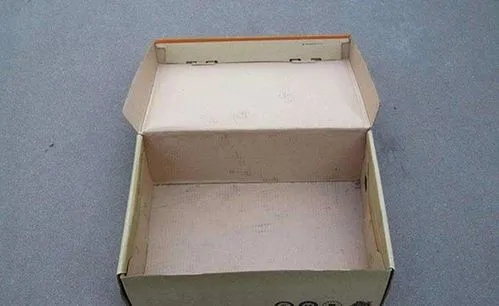 1667290546224164.jpg 鞋盒發(fā)霉.webp.jpg